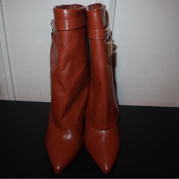 LILIANA SHOES SKIRTING OVER THE IDEA HEEL BOOT ( BRAND NEW !!! ) SIZE 8.5 - Picture 2 of 5